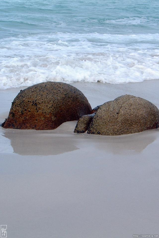 Friendly Beaches boulders - Rochers de Friendly Beaches - 640 * 960