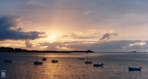 Mooring at sunset - Mouillage au couchant