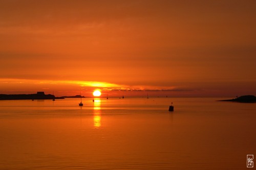 Boats coming back at sunset - Bateaux rentrant au coucher de soleil