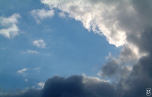 Blue sky, white and grey cloud - Ciel bleu, nuage blanc et gris