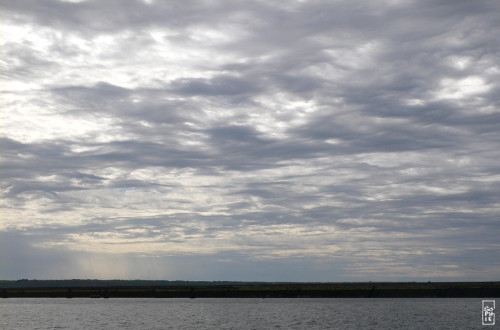 Irregular cloud layer - Couche de nuages irrégulière