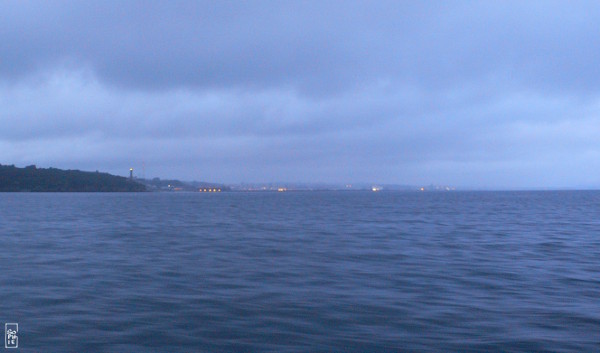 Brest lights seen from the Goulet - Lumières de la ville de Brest vues du Goulet