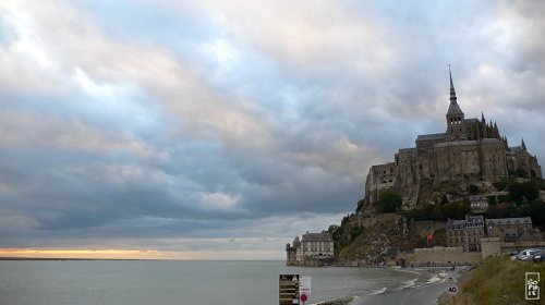 The mont at high tide - Le mont à marée haute