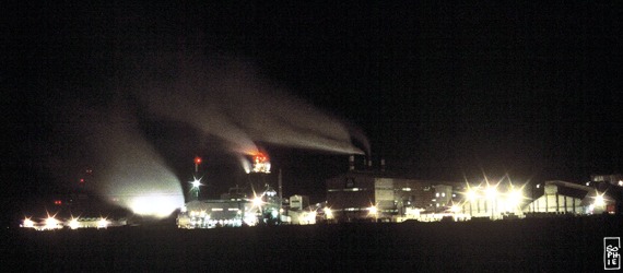 Fumes in Donges refinery - Fumées de la raffinerie de Donges