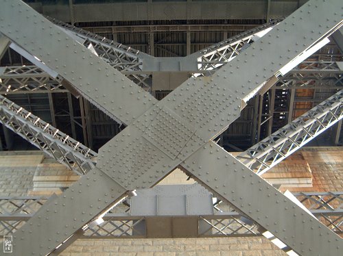 Under the Harbour Bridge - Sous le pont Harbour Bridge