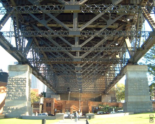 Under the Harbour Bridge - Sous le pont Harbour Bridge